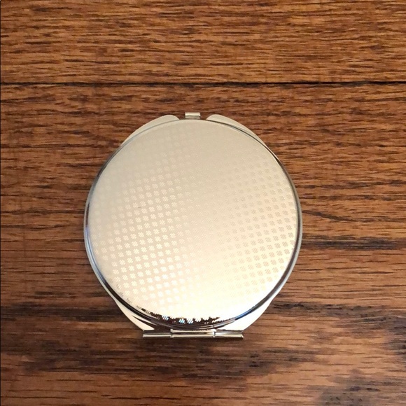Compact Mirror - Picture 3 of 3